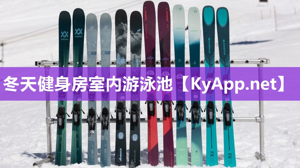 冬天健身房室内游泳池